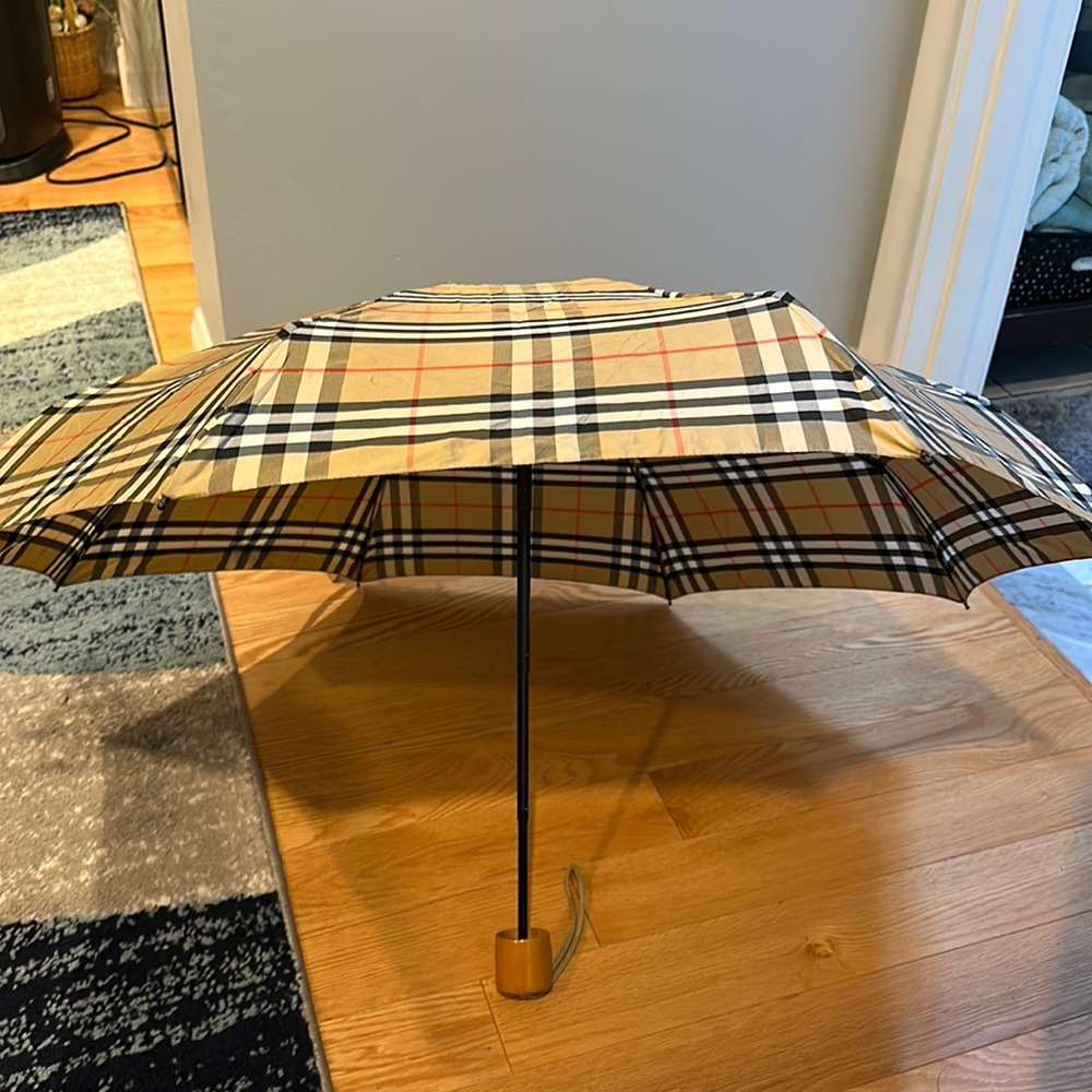 AUTHENTIC BURBERRY VINTAGE UMBRELLA WOOD HANDLE PREOWNED